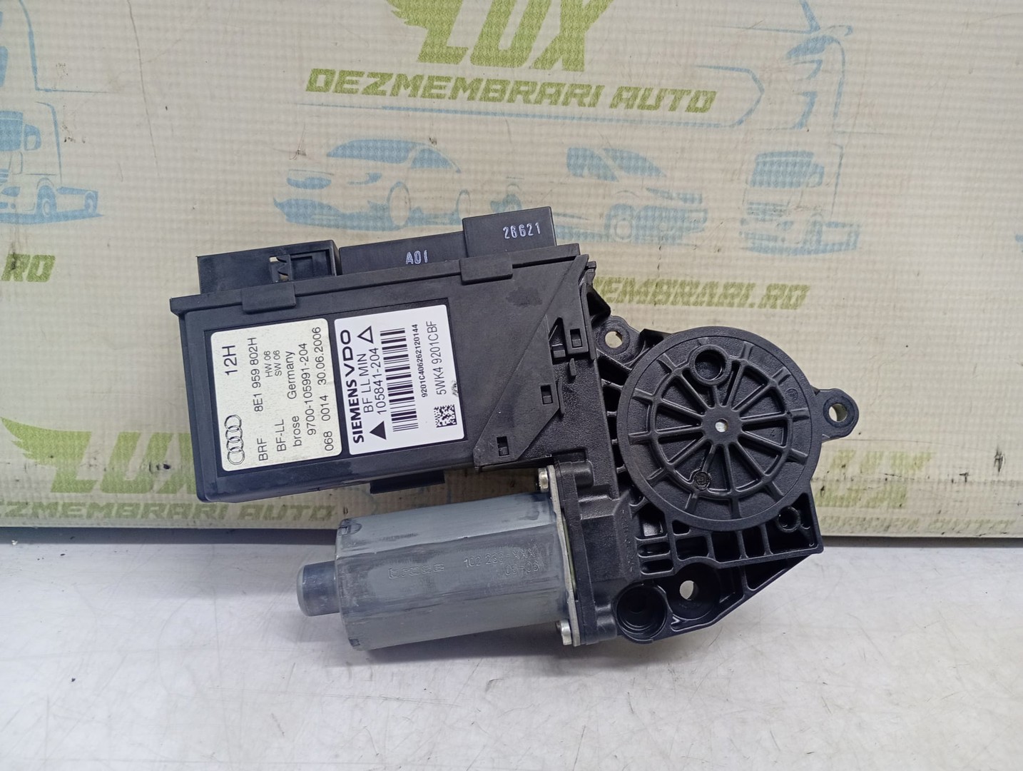 Motoras geam dreapta fata 8E1959802H Audi A4 B7 (2004 - 2008)