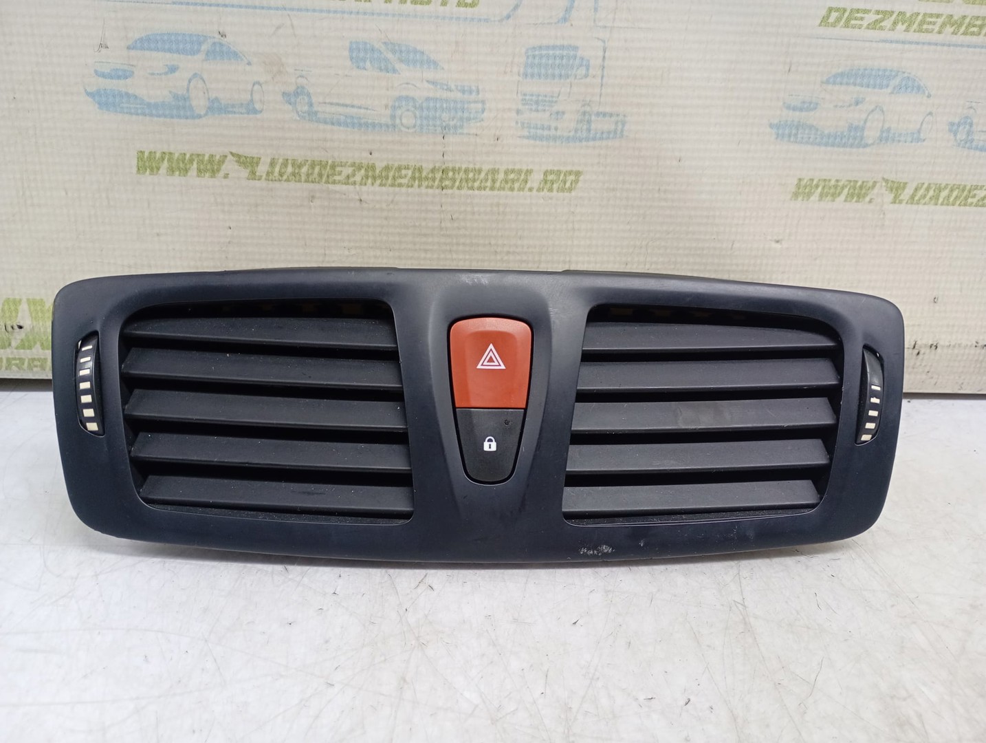 Grila ventilatie bord Renault Megane 3 (2008 - 2014)