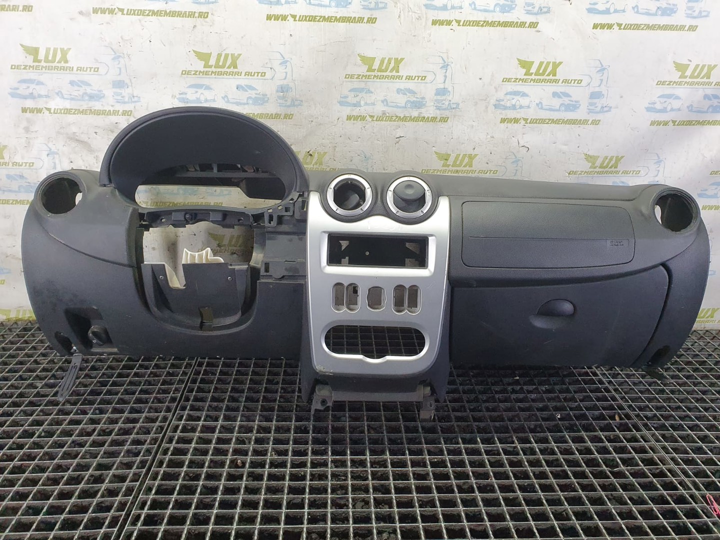 Plansa bord 8200738433 Dacia Logan 1 (facelift) (2007 - 2012)