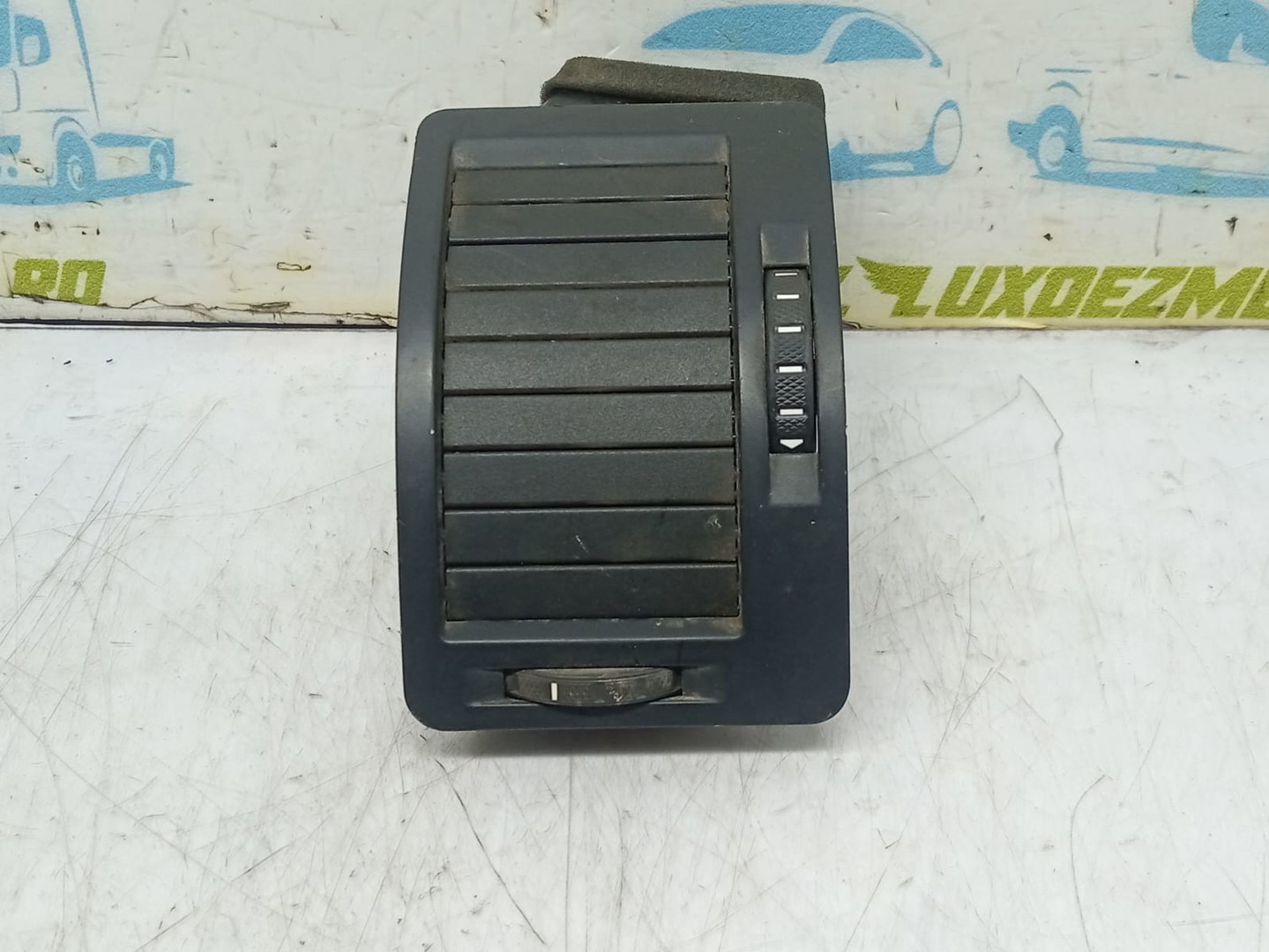 Grila ventilatie 1Z0819701 Skoda Octavia 2 (facelift) (2008 - 2013)