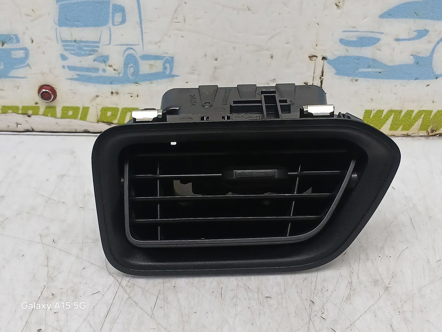 Grila ventilatie bord 687518035R Renault Master 3 (2010 - 2015)