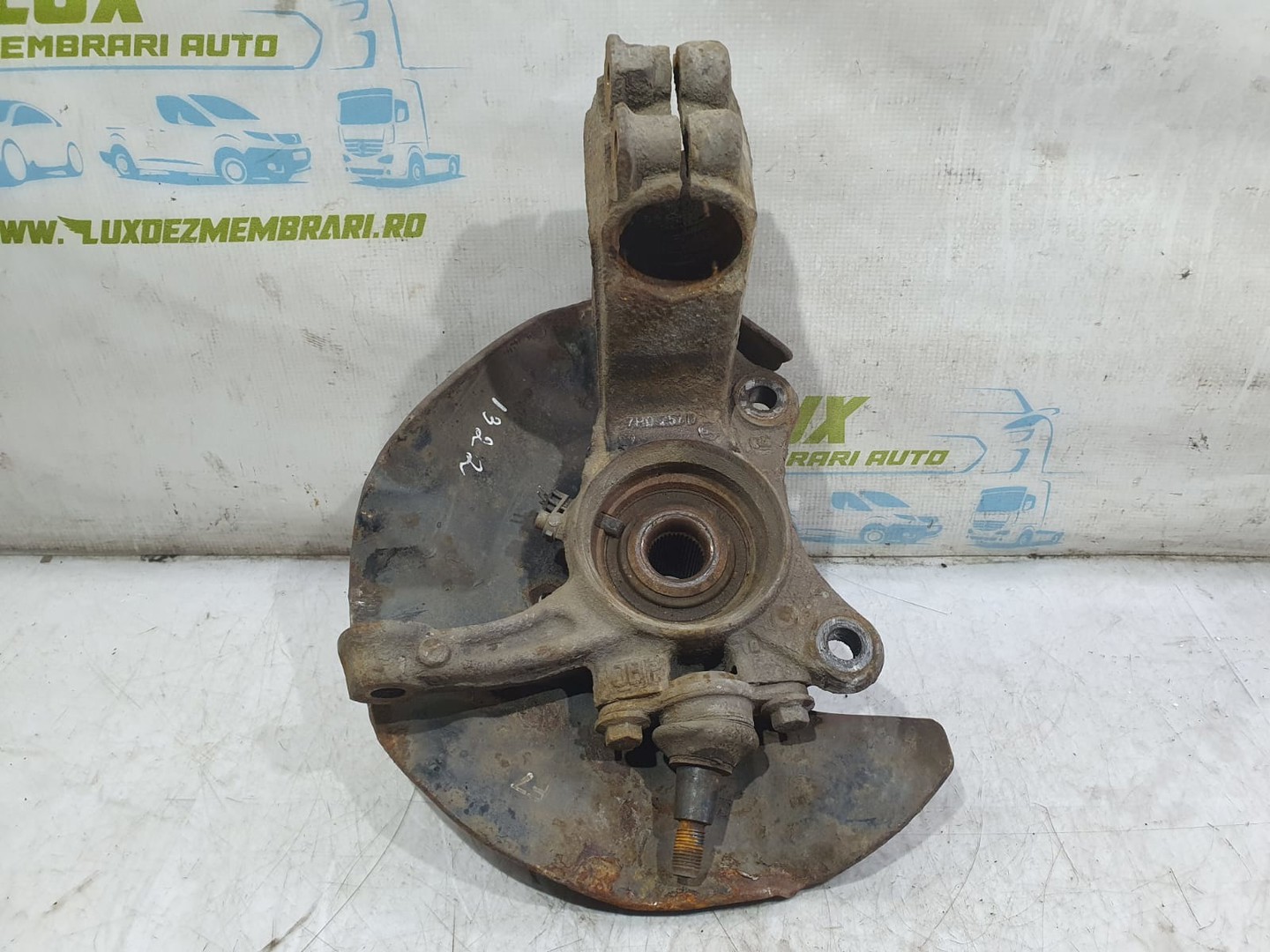 Fuzeta stanga fata 7h0257d Volkswagen Transporter T5 (2003 - 2009)