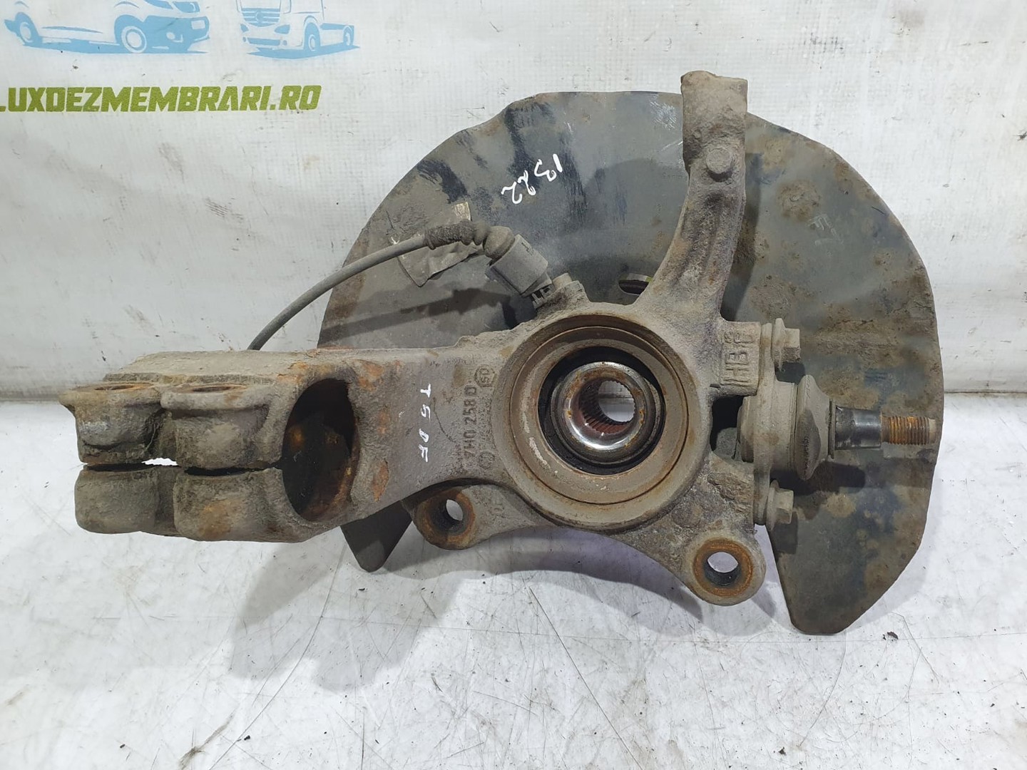Fuzeta dreapta fata 7h0258d Volkswagen Transporter T5 (2003 - 2009)