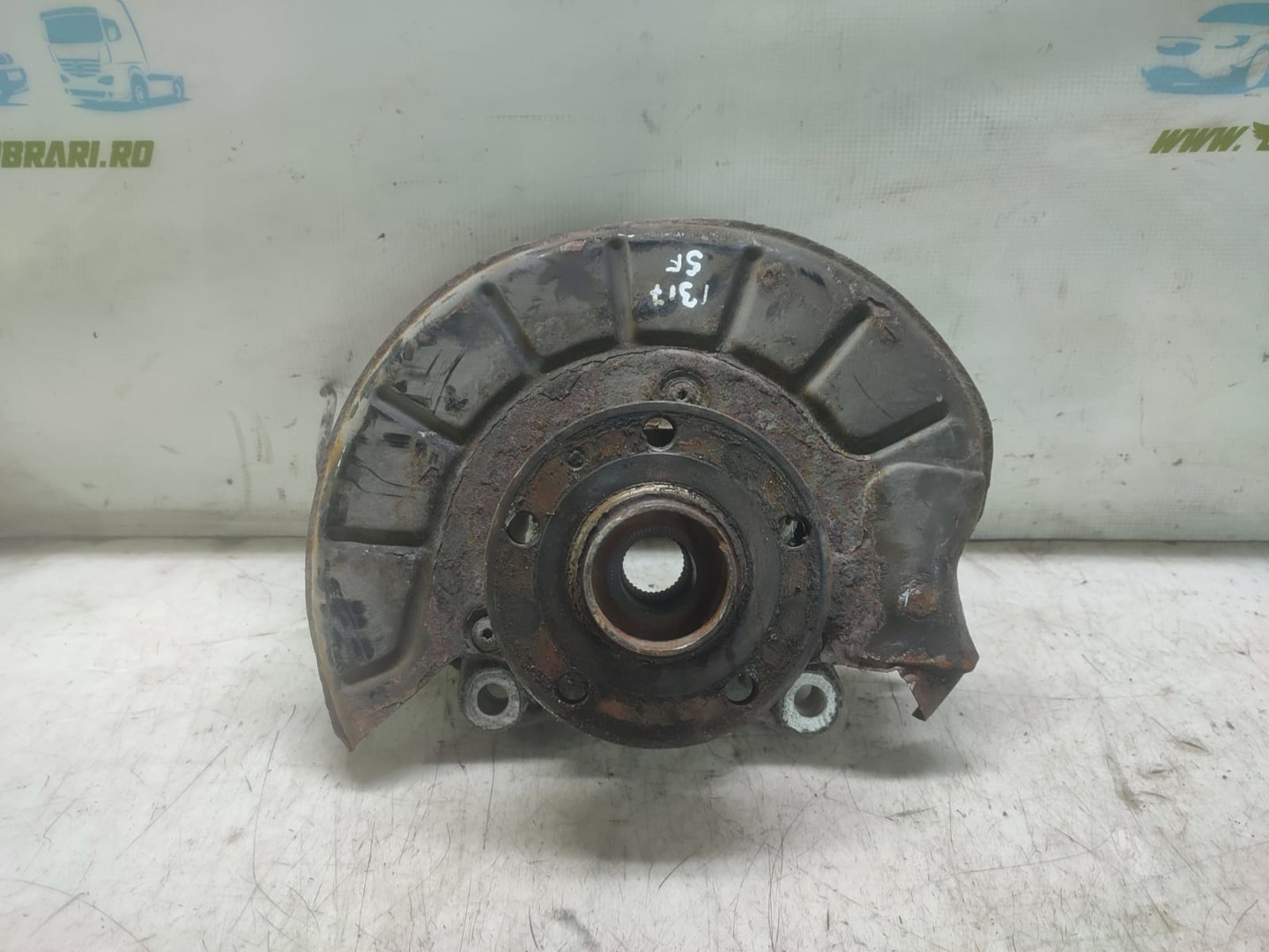 Fuzeta stanga fata Volkswagen Passat B7 (2010 - 2015)