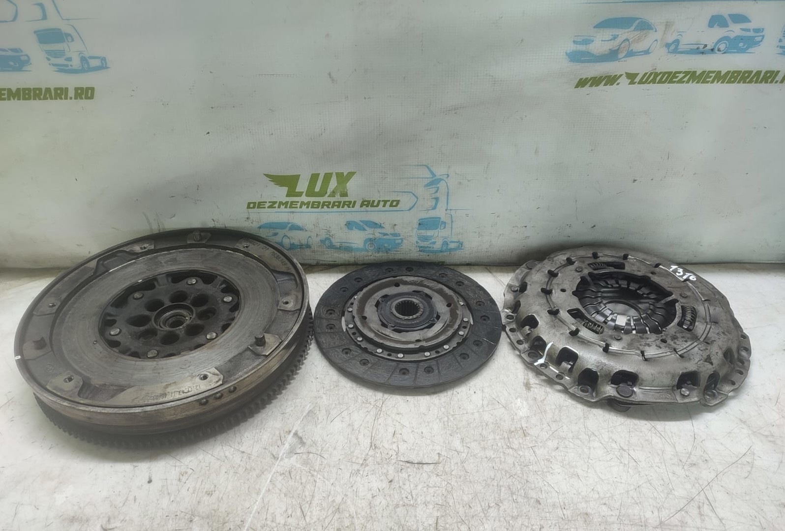 Kit ambreiaj volanta cu masa dubla 124058910 BMW Seria 3 F31 (2011 - 2016)