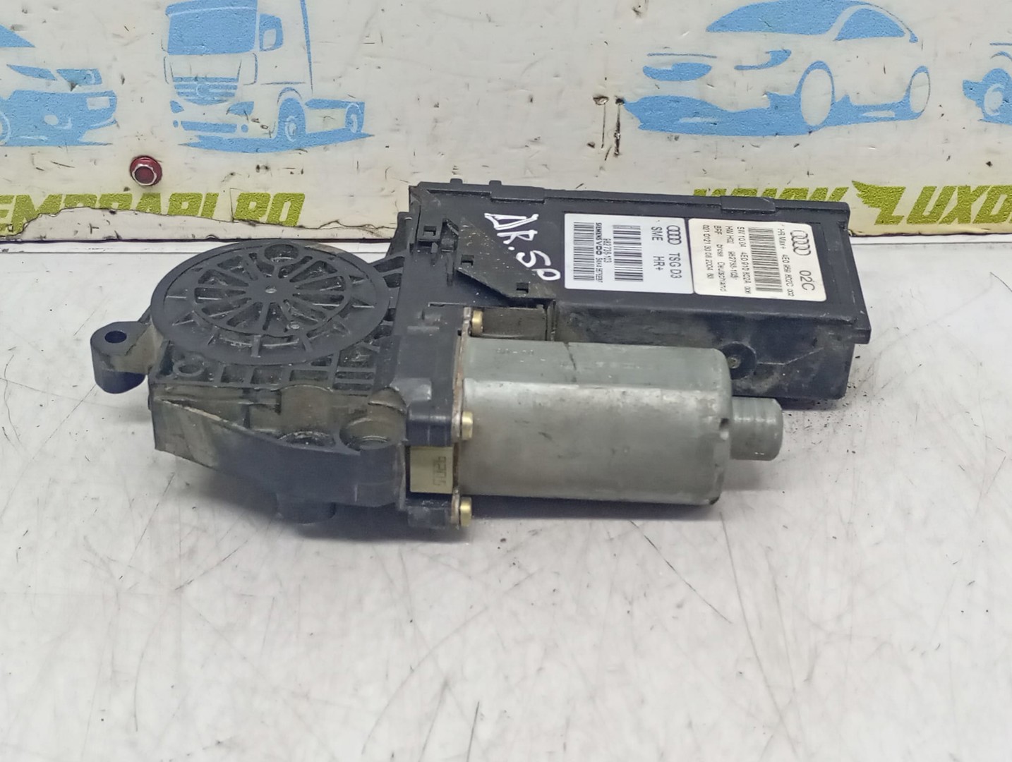 Motoras geam dreapta spate 4E0910802A Volkswagen Passat B6 (2005 - 2010)