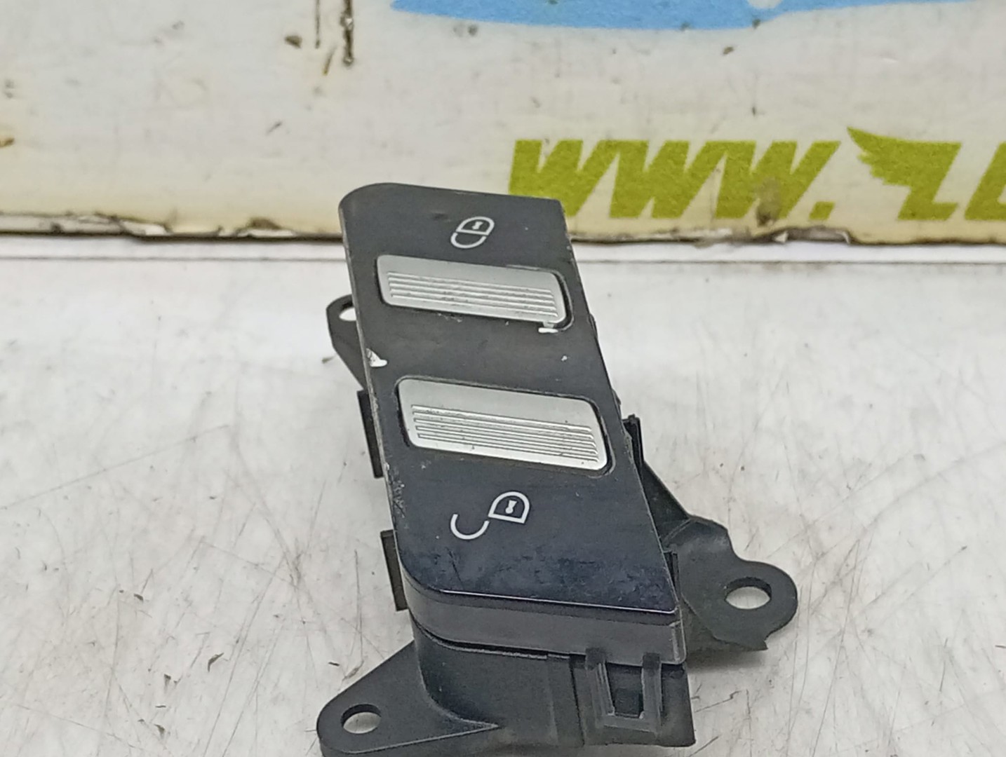 Buton inchidere centralizata A2218213051 Mercedes Benz S-Class W221 (2005 - 2009)