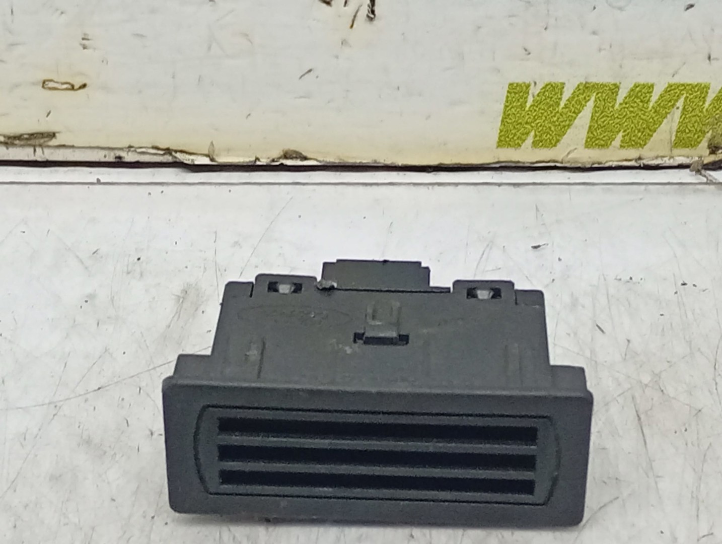 Grila ventilatie bord 6S61A045L56 Ford Fiesta 5 (2001 - 2007)