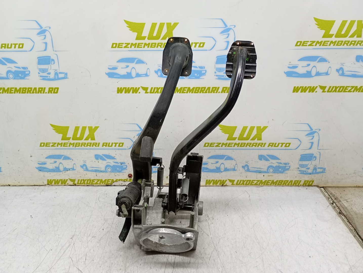 Pod pedalier 6761310 BMW Seria 3 E90 (2004 - 2010)