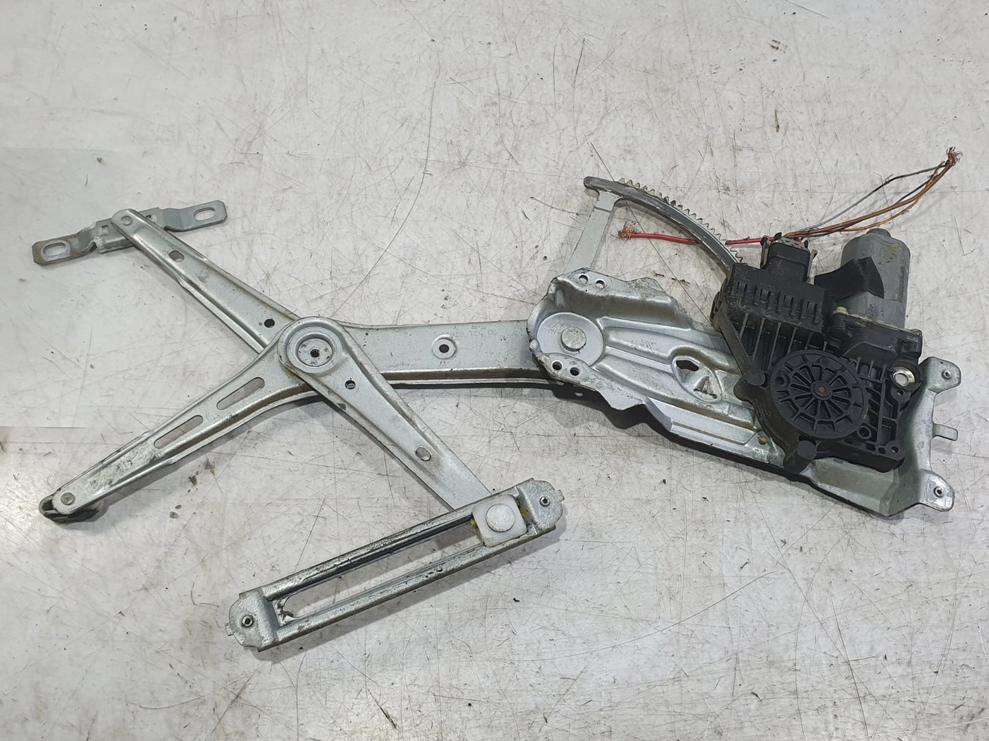 Macara geam dreapta fata 90521882 Opel Astra G (1998 - 2009)