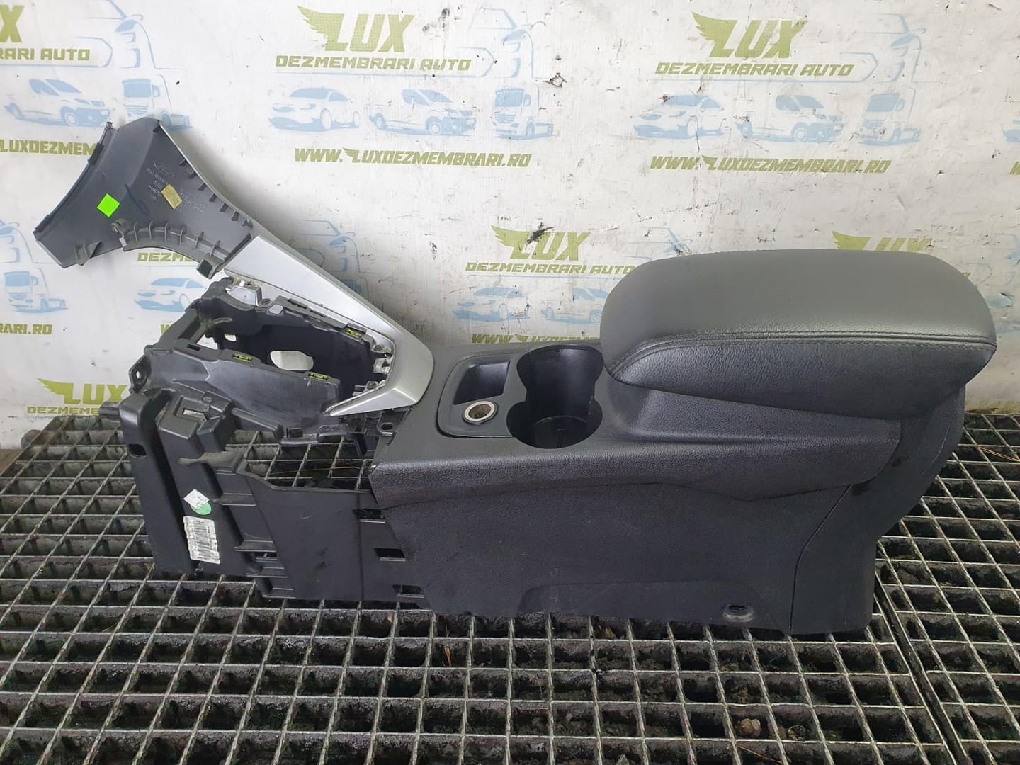 Consola centrala sd-0526-1024368-01-pia-01 Ford Focus 3 (2011 - 2015)