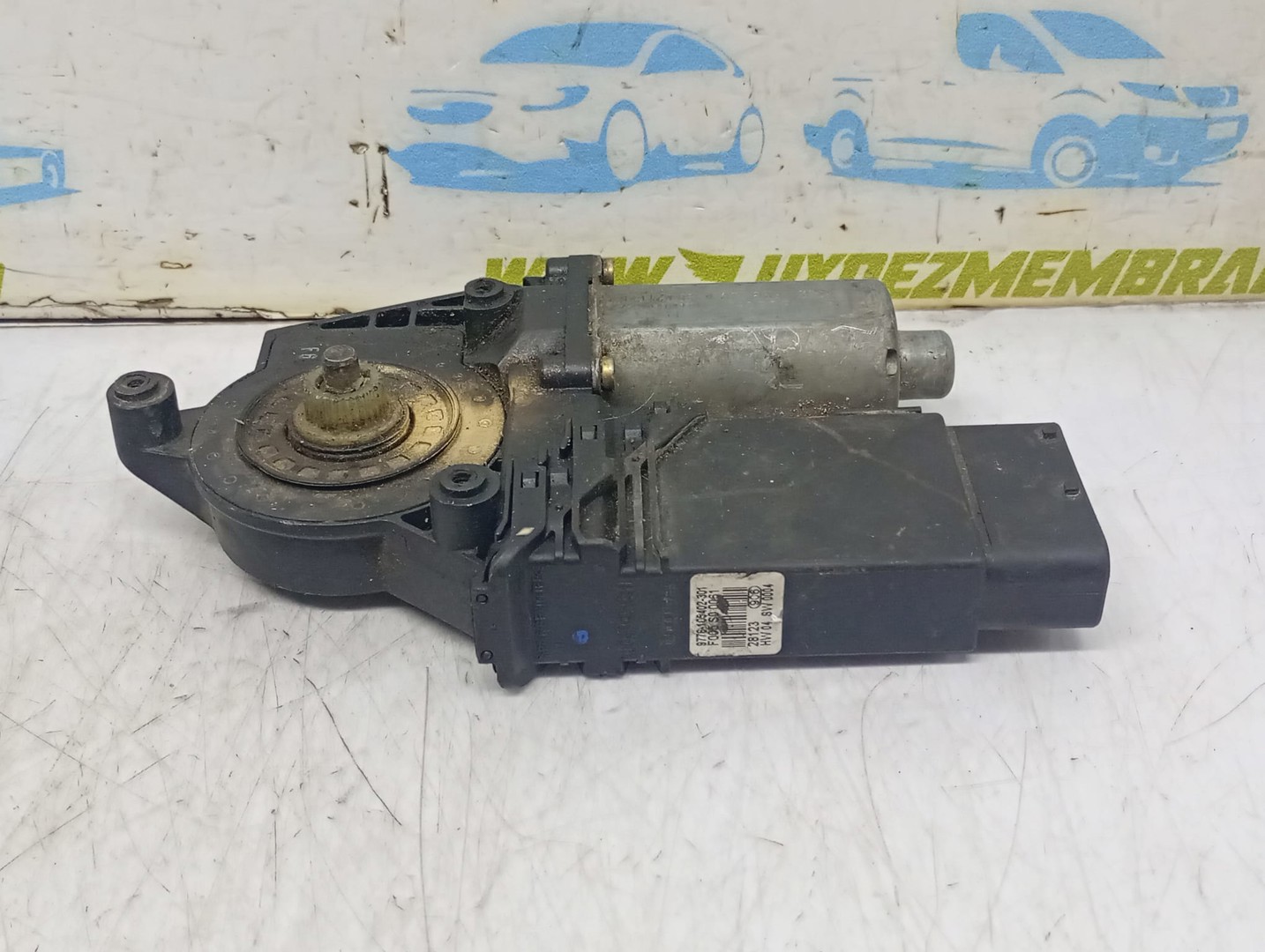 Motoras geam stanga fata 0130821695 Volkswagen Passat B5 (1996 - 2000)