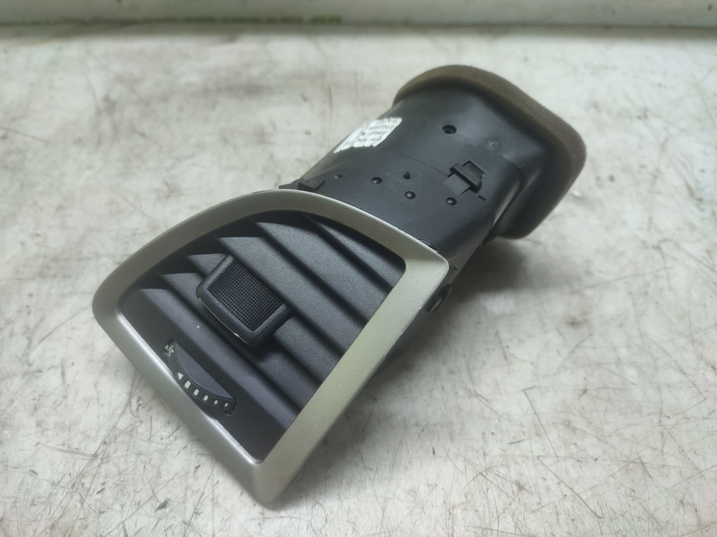 Grila ventilatie bord 07523001 Opel Astra J (2009 - 2012)