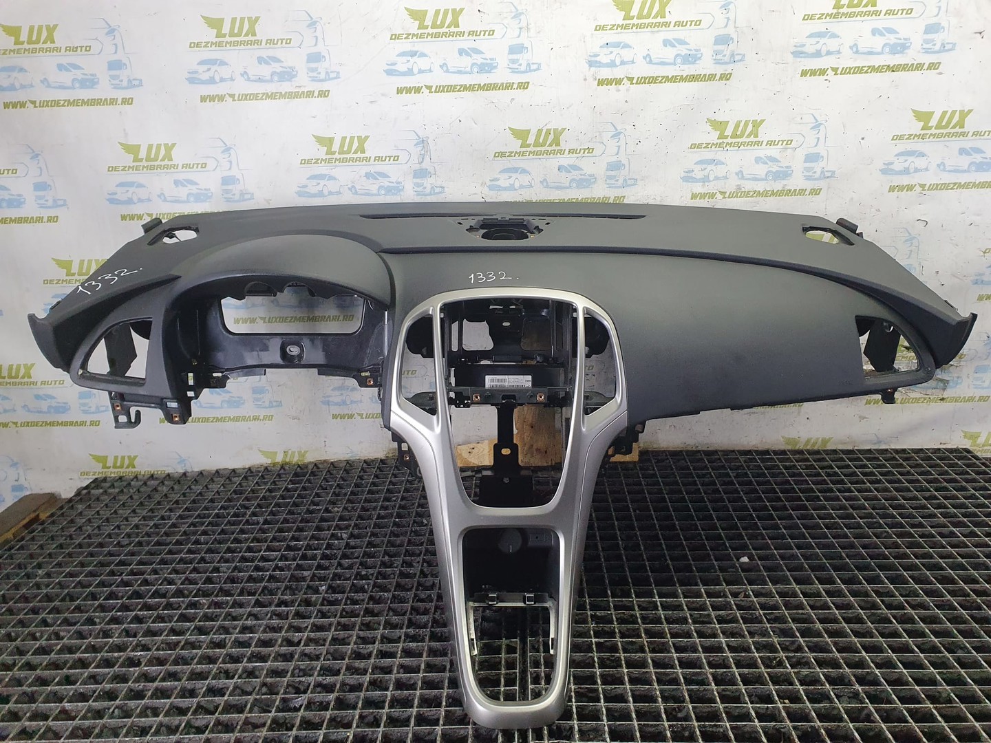 Plansa bord 13301067 Opel Astra J (2009 - 2012)