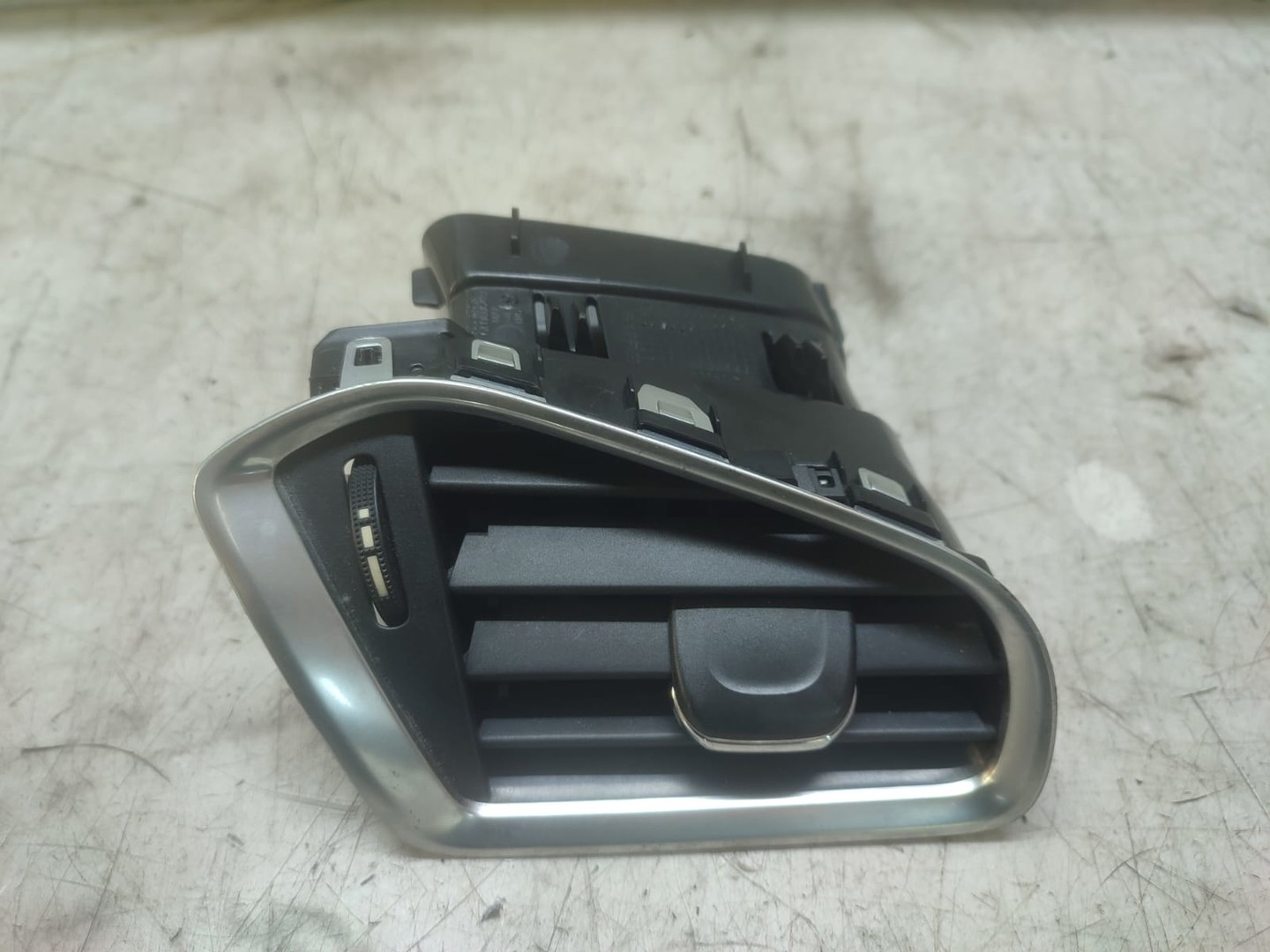 Grila ventilatie bord 9671332277 Citroen C4 2 (2010 - 2017)