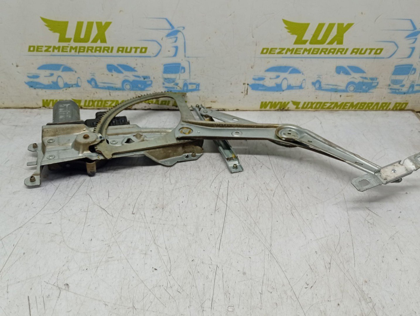 Macara geam dreapta fata 13100418 Opel Astra H (2004 - 2007)
