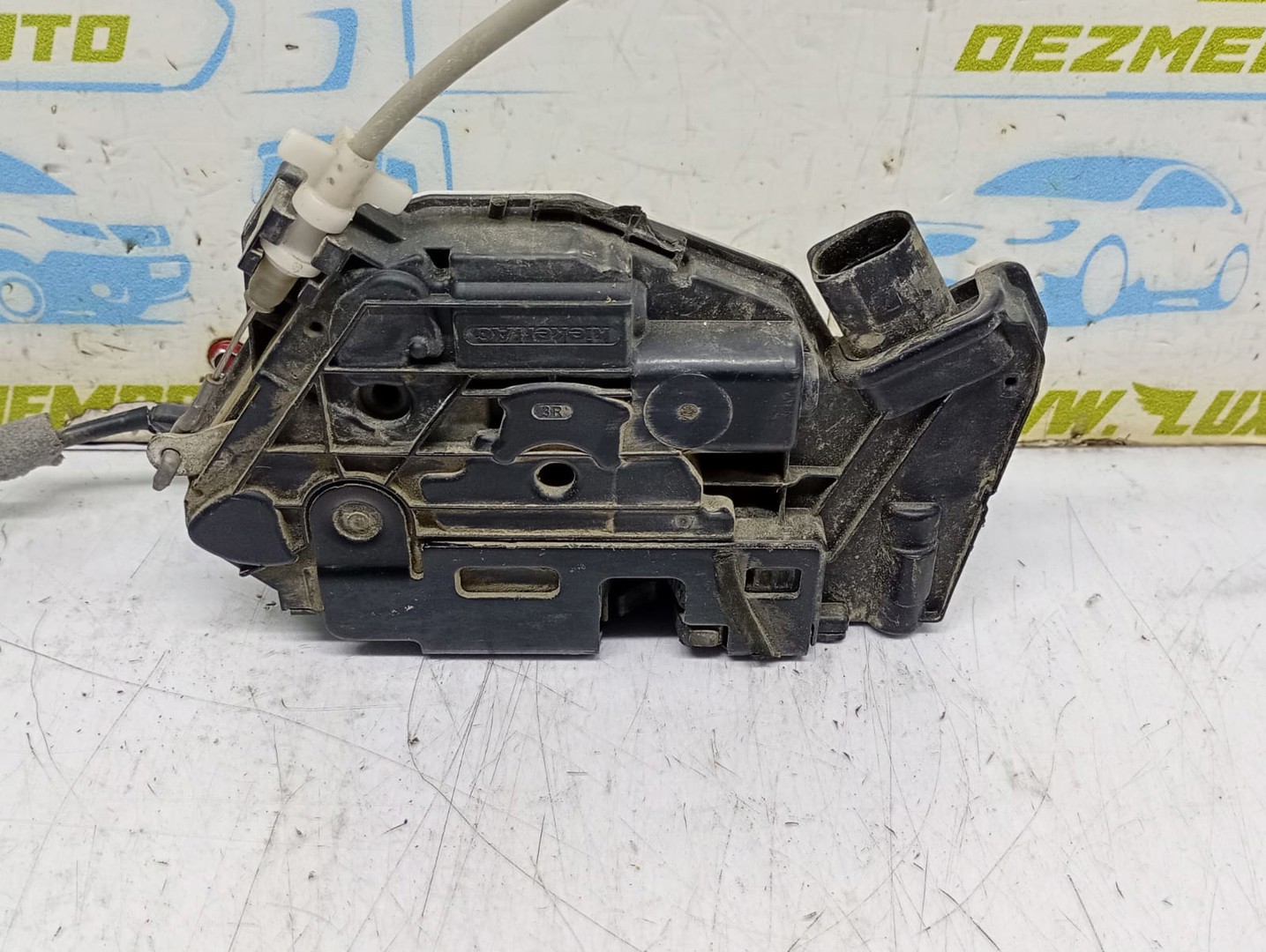 Broasca dreapta fata 5N1837016A Volkswagen Tiguan 1 (5N) (2007 - 2011)