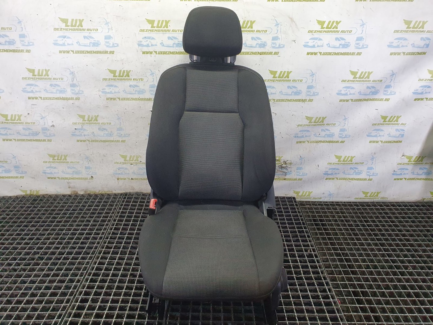 Scaun stanga fata Mercedes Benz C-Class W204/S204/C204 (facelift) (2011 - 2015)