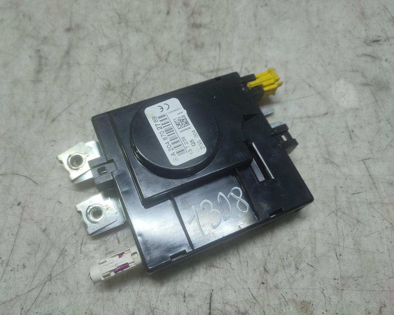 Amplificator antena A2048702789 Mercedes Benz C-Class W204/S204/C204 (facelift) (2011 - 2015)