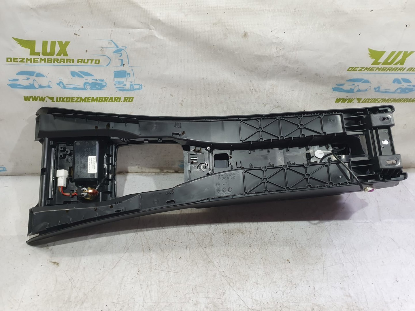 Consola centrala a2046800150 Mercedes Benz C-Class W204/S204/C204 (facelift) (2011 - 2015)