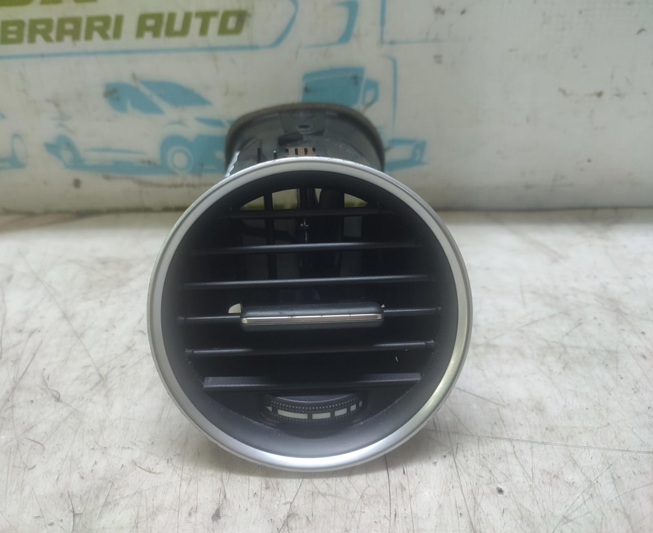 Grila ventilatie bord A2048306354 Mercedes Benz C-Class W204/S204/C204 (facelift) (2011 - 2015)