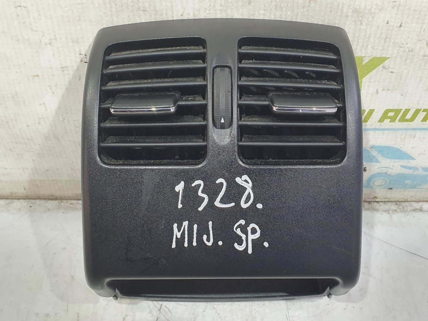 Grila ventilatie bord a2048300354 Mercedes Benz C-Class W204/S204/C204 (facelift) (2011 - 2015)