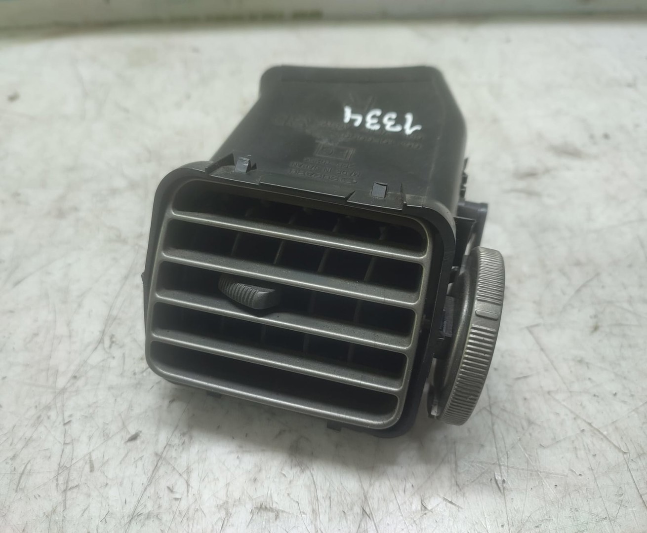 Grila ventilatie bord 66110FG000 Subaru Forester 3 (2007 - 2011)