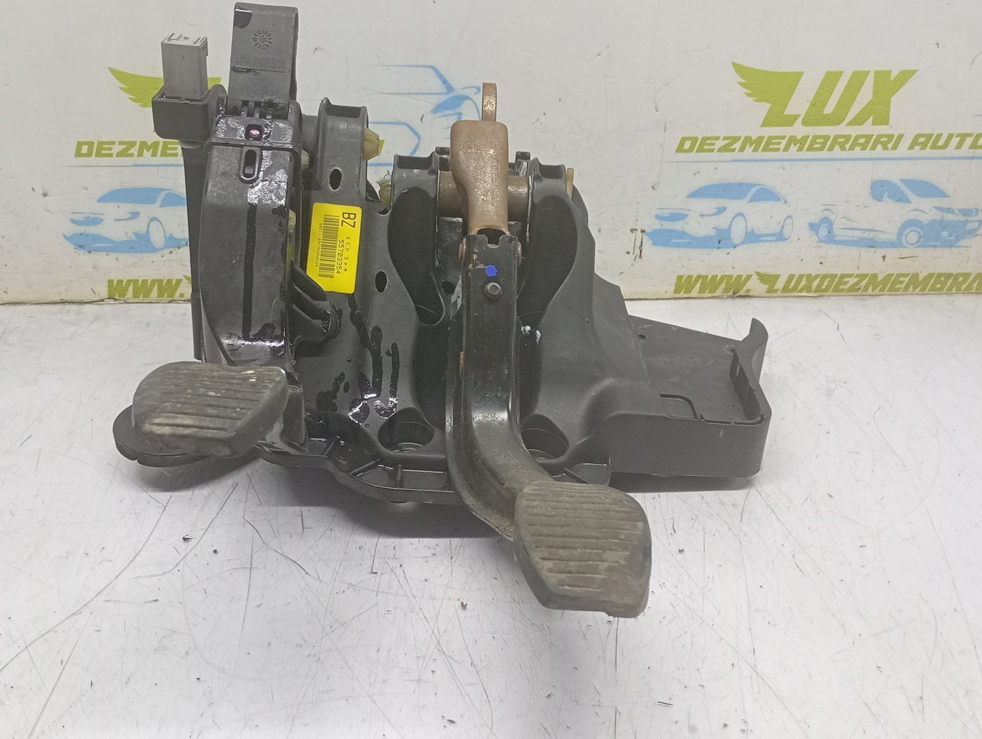 Pod pedalier 55703354 Opel Corsa D (2006 - 2011)