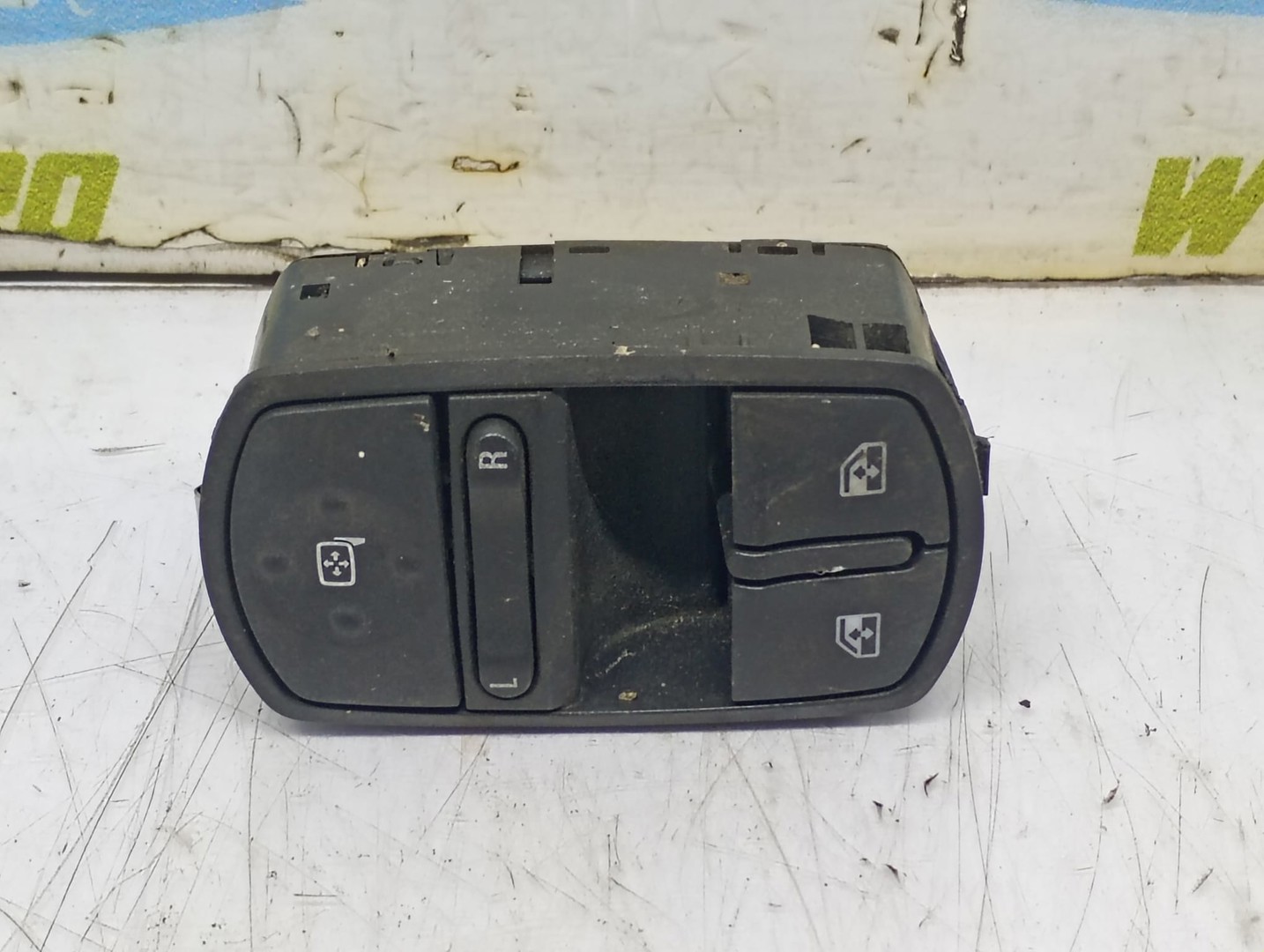 Panou comanda geamuri 13258521AA Opel Corsa D (2006 - 2011)