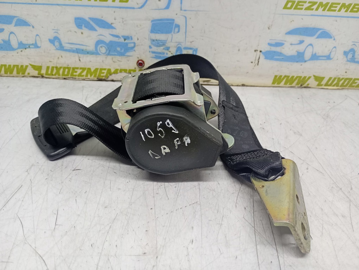 Centura siguranta spate 1K6857806D Volkswagen Golf 5 (2003 - 2009)