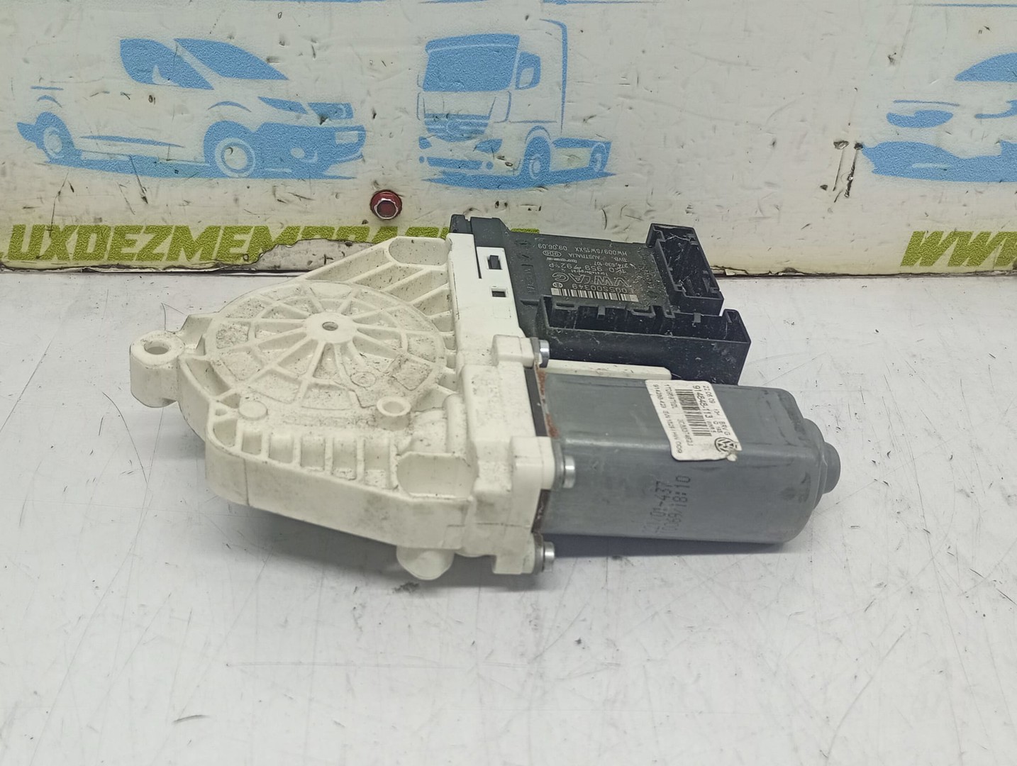 Motoras geam dreapta fata 1T0959702L Volkswagen Passat B6 (2005 - 2010)