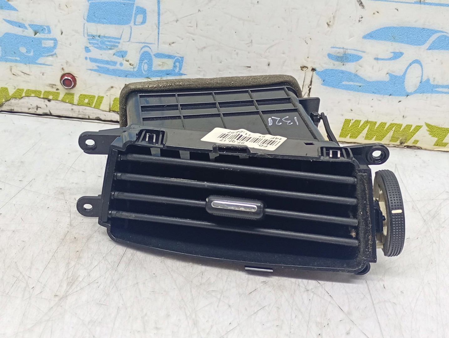 Grila ventilatie bord 97420-2L000 U05E6148 Hyundai i30 FD (2007 - 2010)