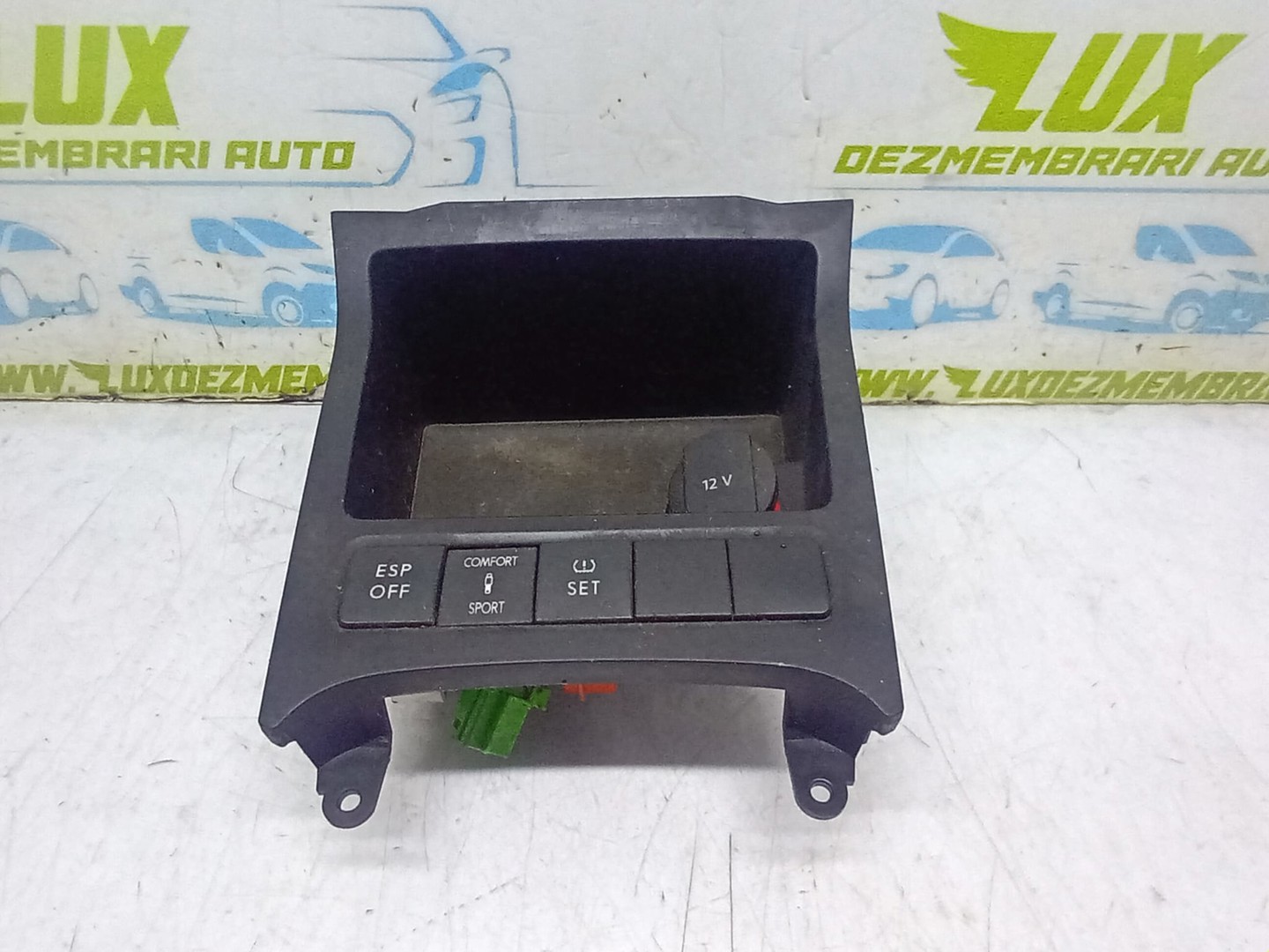 Consola centrala 5K0857925 5K0858329 Volkswagen Scirocco 3 (2008 - 2015)