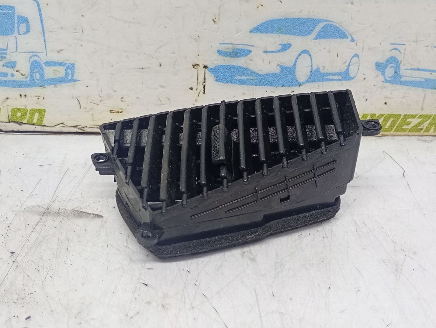 Grila ventilatie bord 0K2FA-64-81Y Kia Carens 2 (2002 - 2006)