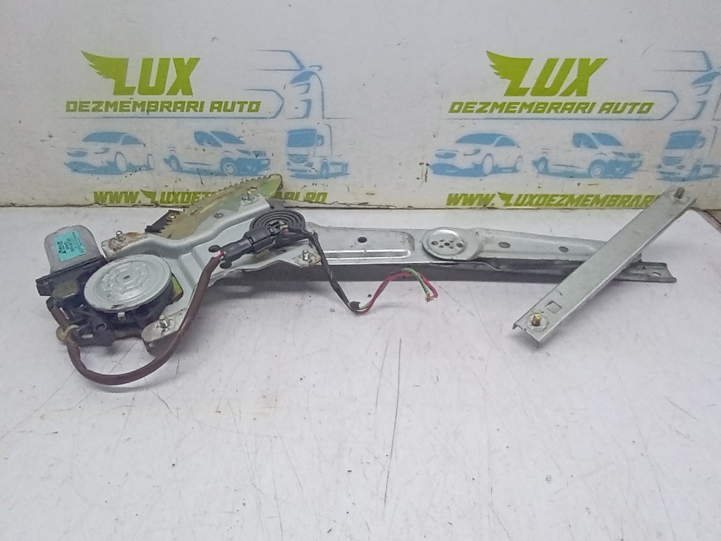 Macara geam dreapta spate XH004P0 Kia Carens 2 (2002 - 2006)