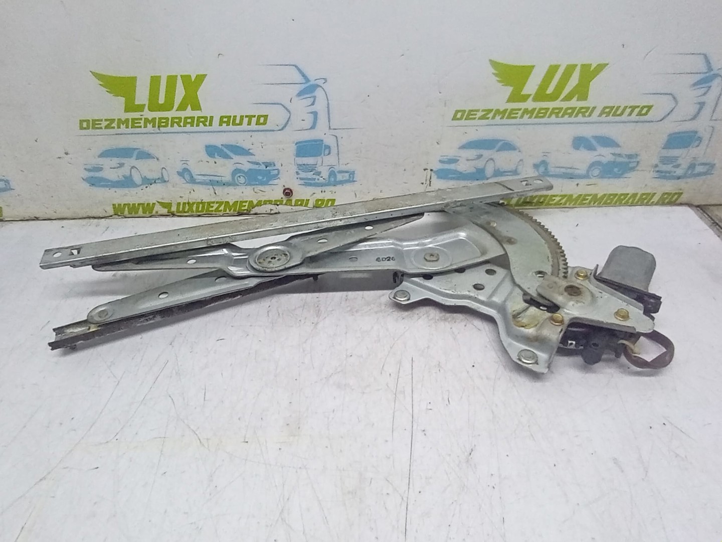 Macara geam dreapta fata 0K2FA587256Y XH004P0 Kia Carens 2 (2002 - 2006)