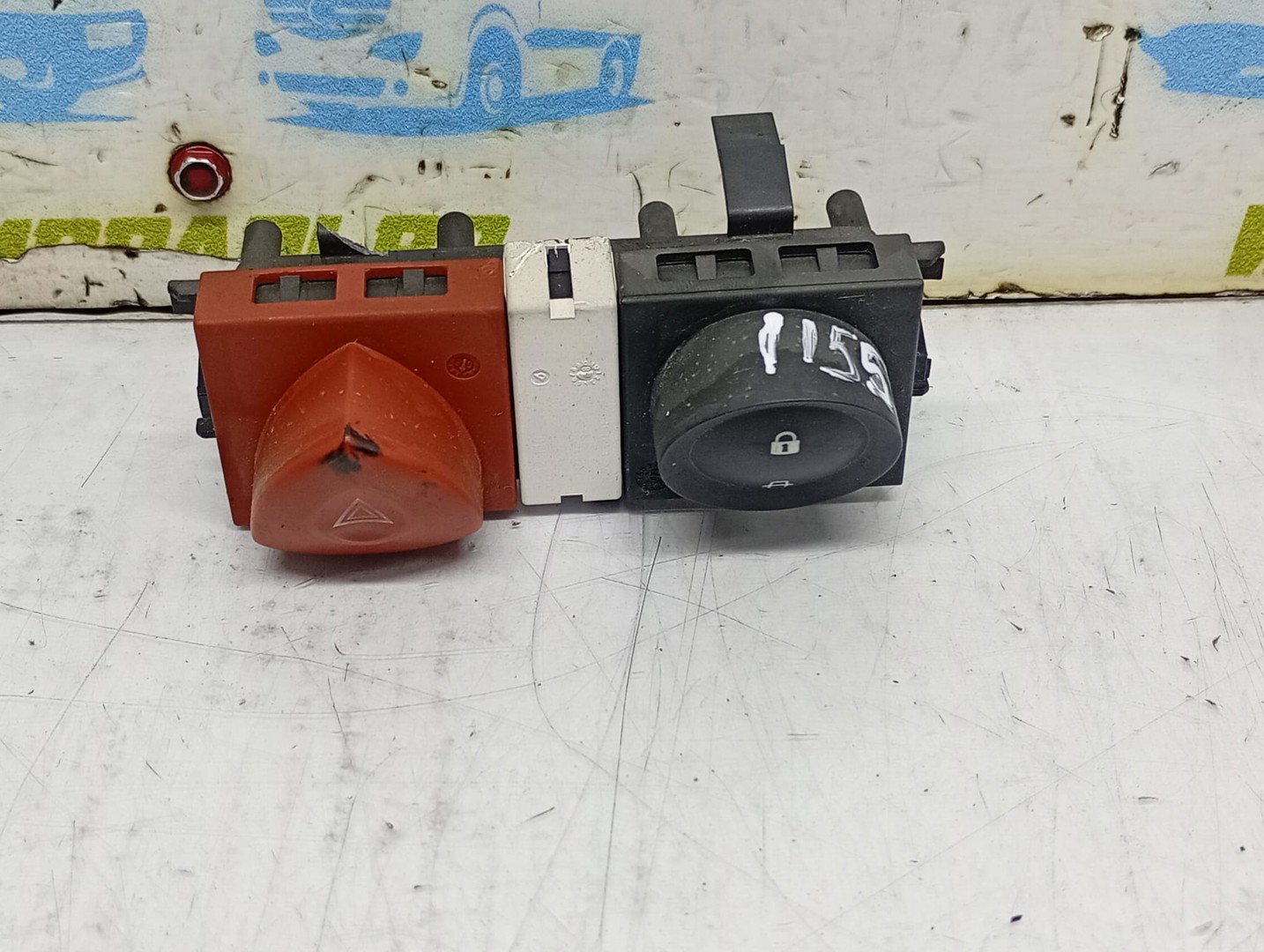 Buton avarii 8200407415 Renault Megane 2 (facelift) (2006 - 2012)