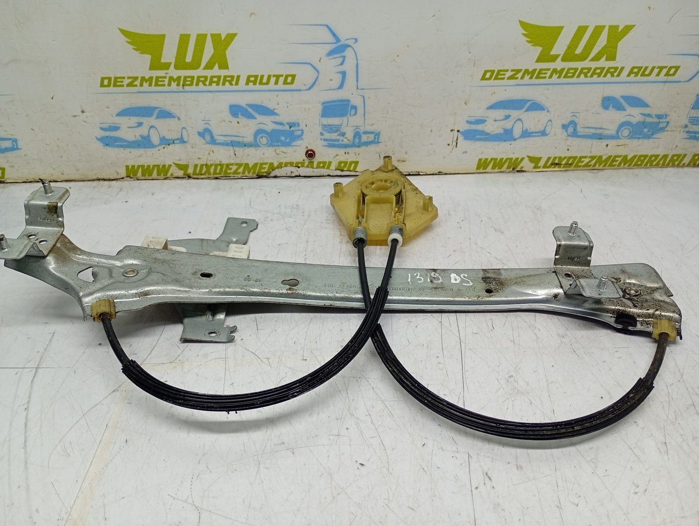 Macara geam dreapta spate 827200003R 968717101 Renault Megane 3 (2008 - 2014)