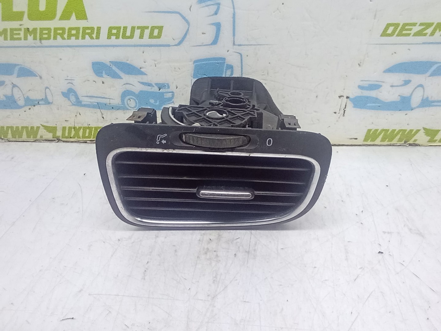 Grila ventilatie bord 5K0819709 5K0819703 Volkswagen Golf 6 (2008 - 2015)