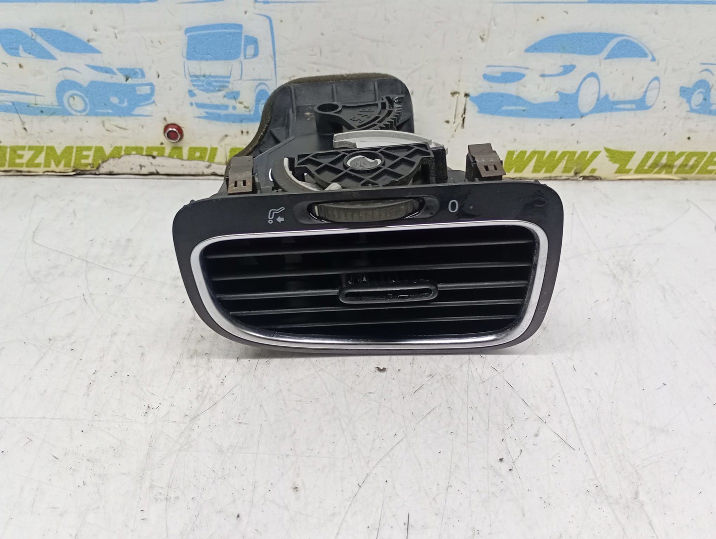 Grila ventilatie bord 5k0819704 5k0819710 Volkswagen Golf 6 (2008 - 2015)