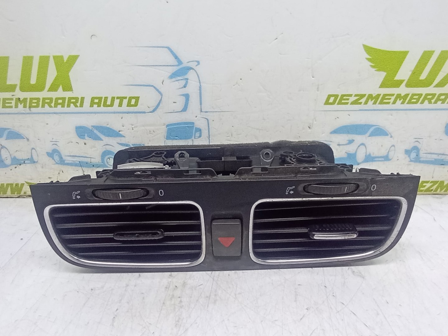 Grila ventilatie bord 5K0815735 5K0815736 Volkswagen Golf 6 (2008 - 2015)
