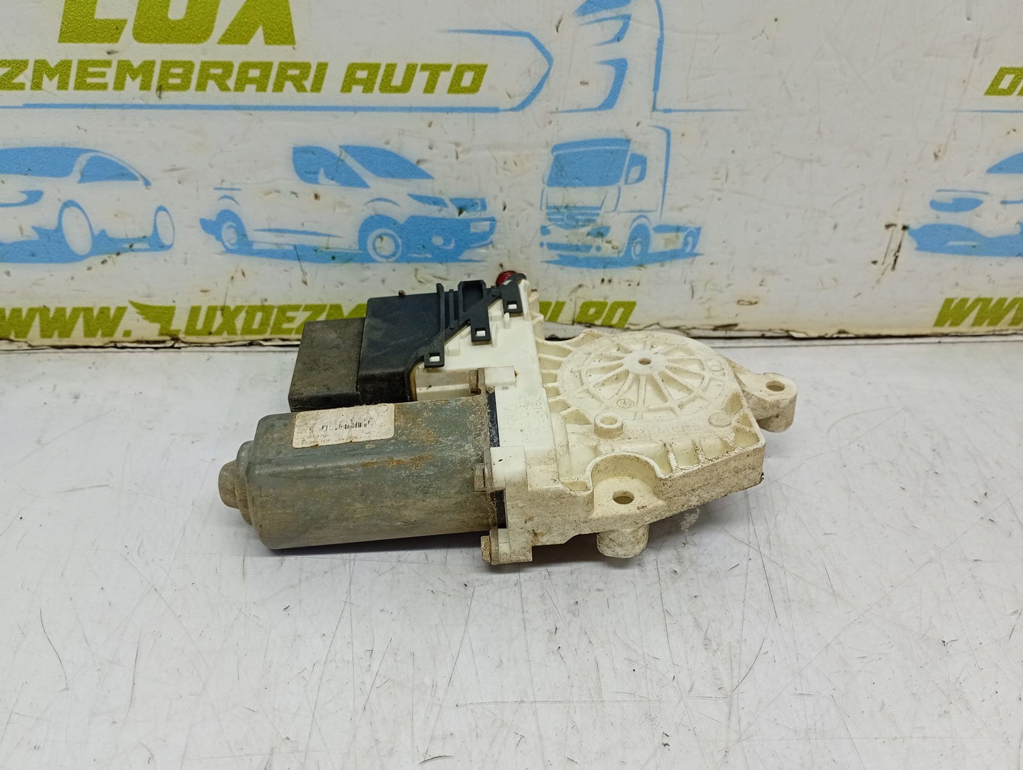 Motoras geam dreapta spate 05074675 975281-200 Volkswagen Passat B6 (2005 - 2010)