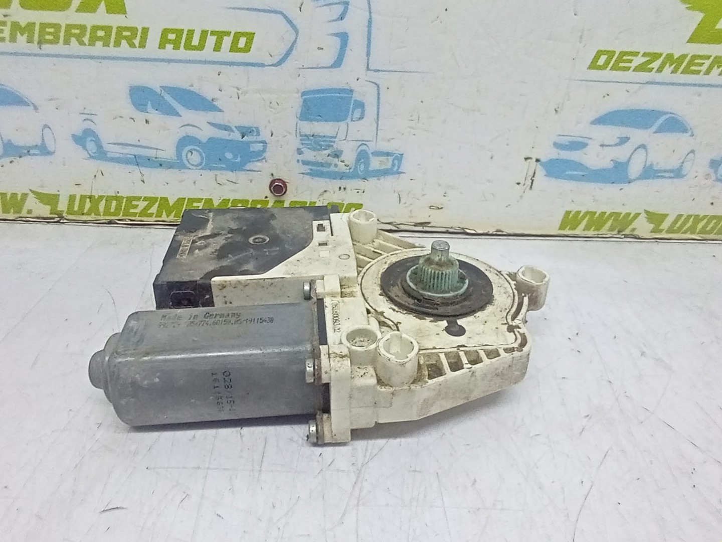 Motoras geam dreapta fata 0536009302 Volkswagen Golf 5 (2003 - 2009)