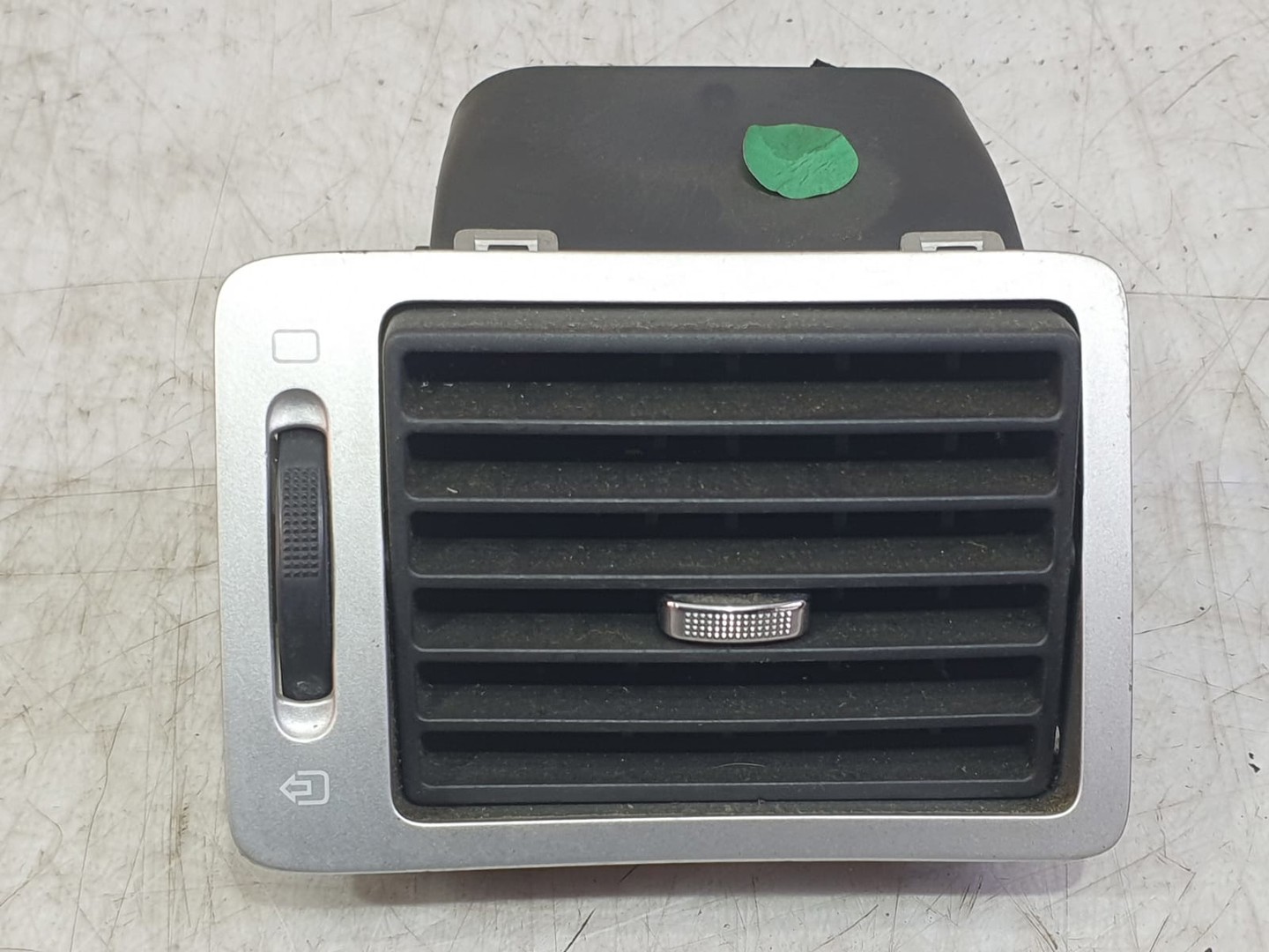 Grila ventilatie bord 9634499077 Peugeot 307 1 (facelift) (2005 - 2008)
