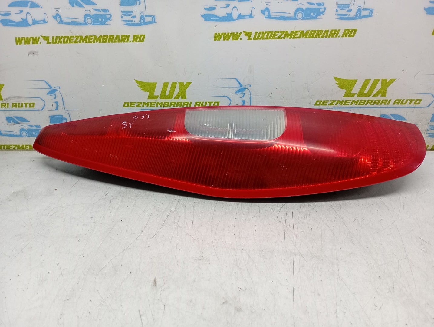 Stop stanga MR957373 Mitsubishi Colt 6 (2002 - 2012)