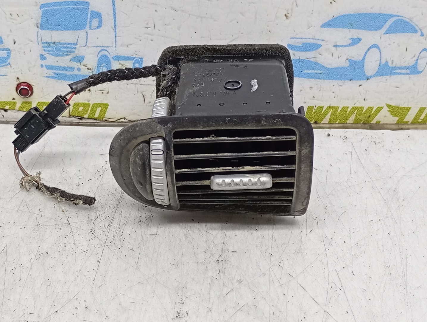 Grila ventilatie 7L5819704A Volkswagen Touareg 1 (7L) (2002 - 2007)