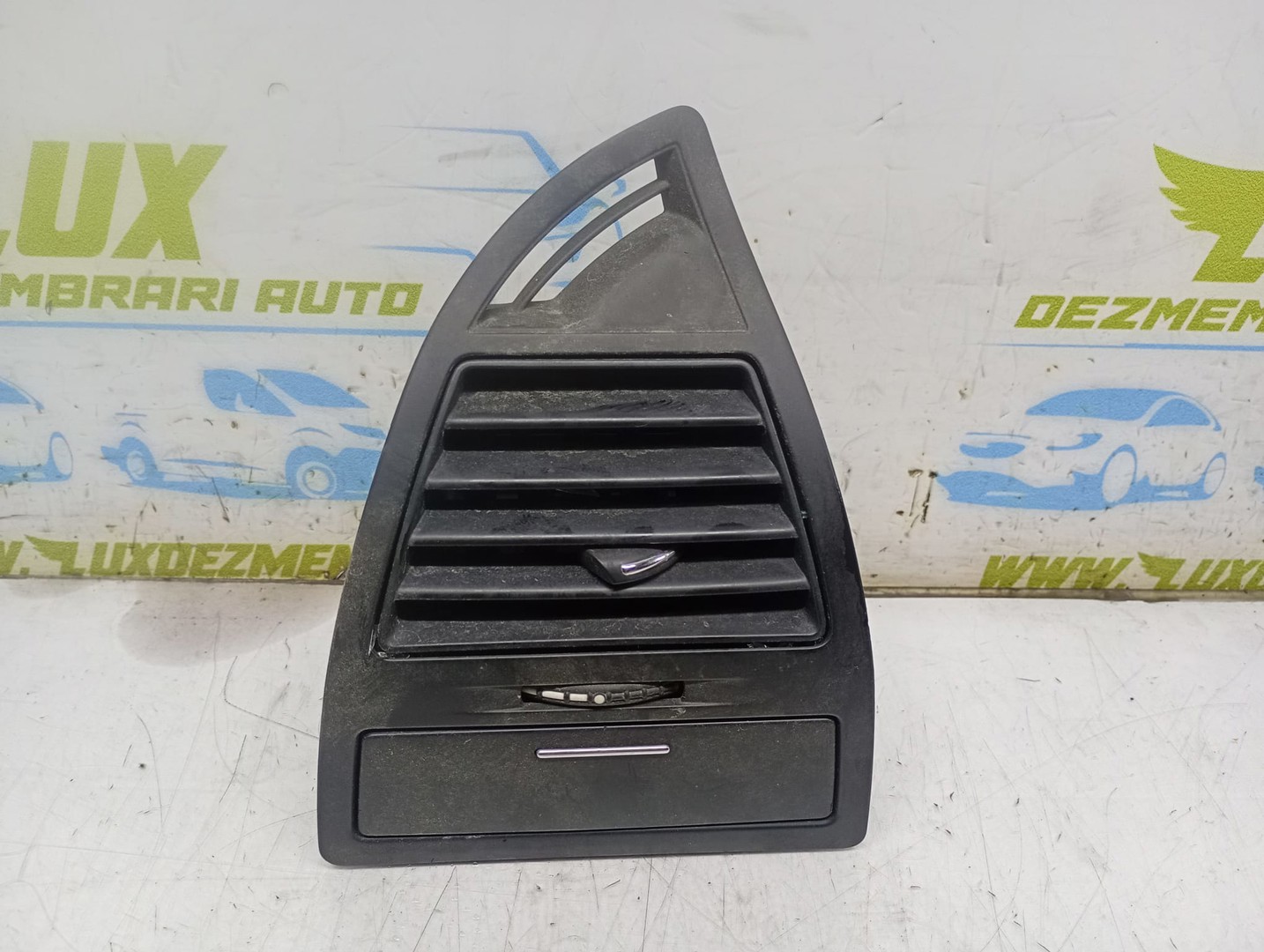 Grila ventilatie bord 9646337977 Citroen C4 1 (2004 - 2008)