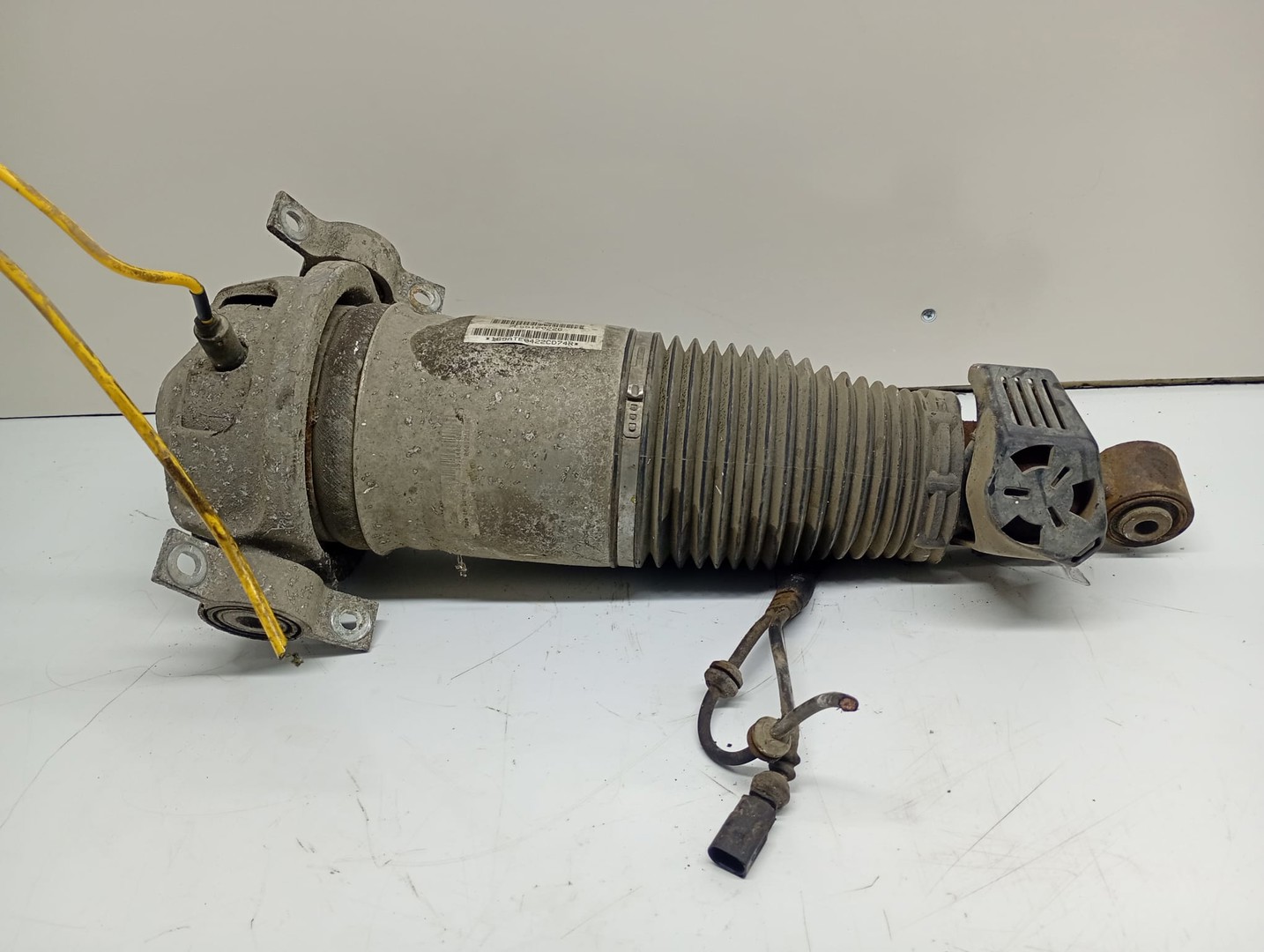 Perna aer spate 7L5512022G Porsche Cayenne 955 (2002 - 2007)