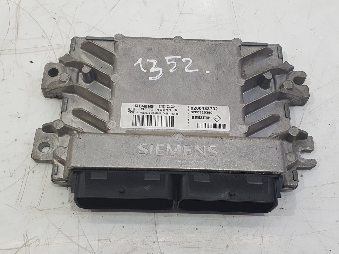Calculator motor ECU 8200483732 Dacia Logan 1 (2004 - 2008)