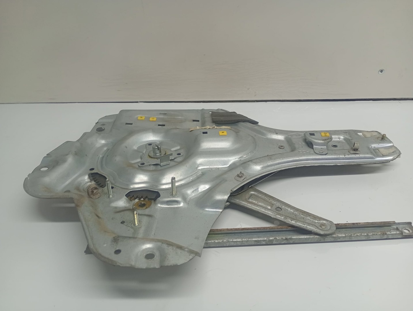 Macara geam dreapta spate 834802F050 Kia Cerato 1 (2004 - 2006)